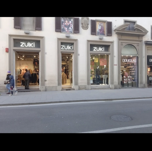 Zuiki black and white dress from Italy - Picture 8 of 8